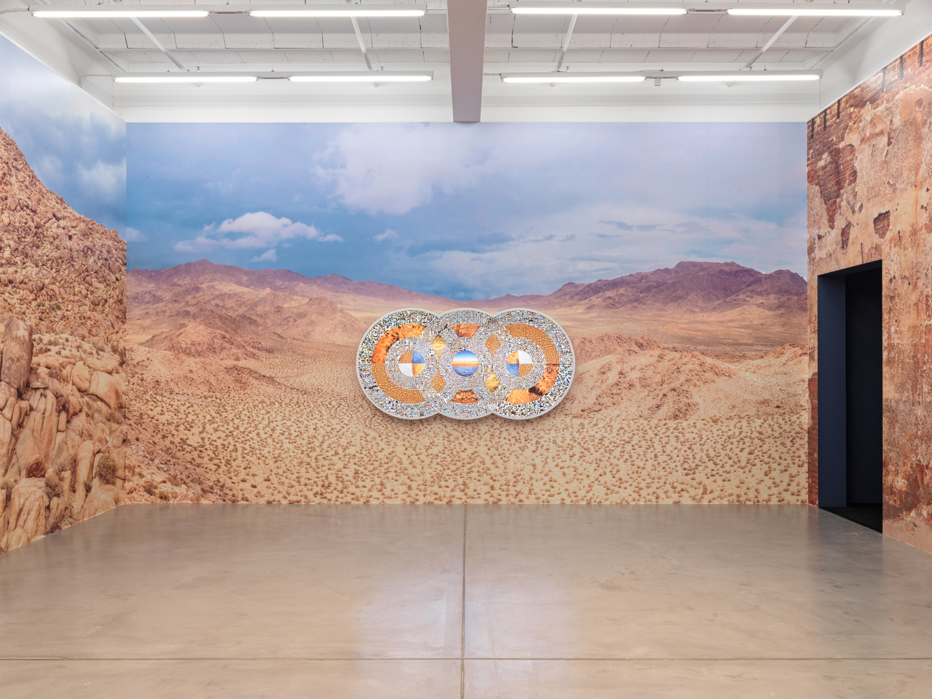 Installation view, Doug Aitken, HOWL, Galerie Eva Presenhuber, Maag Areal, Zurich, 2023