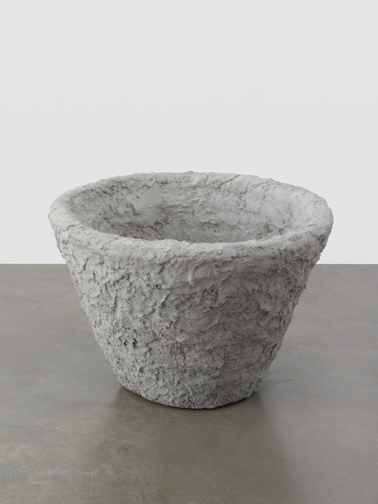Pot IV

2013

Concrete

60 x 90 x 90 cm / 23 5/8 x 35 3/8 x 35 3/8 in

Weight approx. 147kg

&amp;copy; Valentin Carron