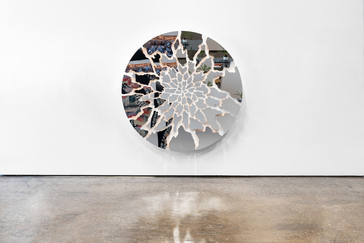 DOUG AITKEN
Terra (camouflage 108-39C)
2023
Wood, polished stainless steel, paint
Unique
&amp;oslash; 198 x 18 cm / &amp;oslash; 78 x 7 in
AITKE58031