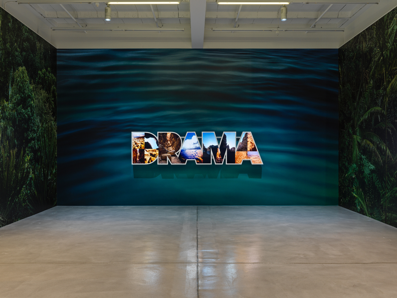 Installation view, Doug Aitken, HOWL, Galerie Eva Presenhuber, Maag Areal, Zurich, 2023