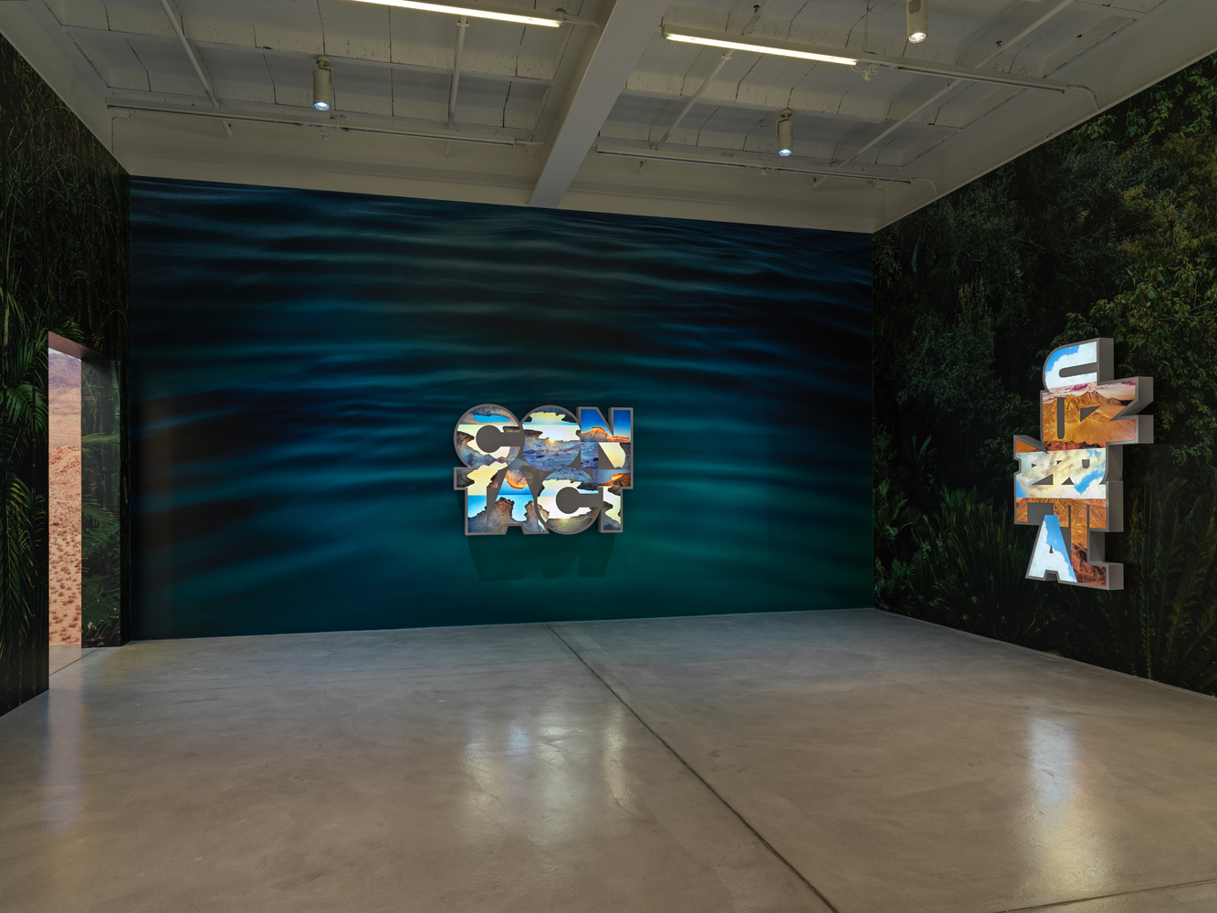 Installation view, Doug Aitken, HOWL, Galerie Eva Presenhuber, Maag Areal, Zurich, 2023