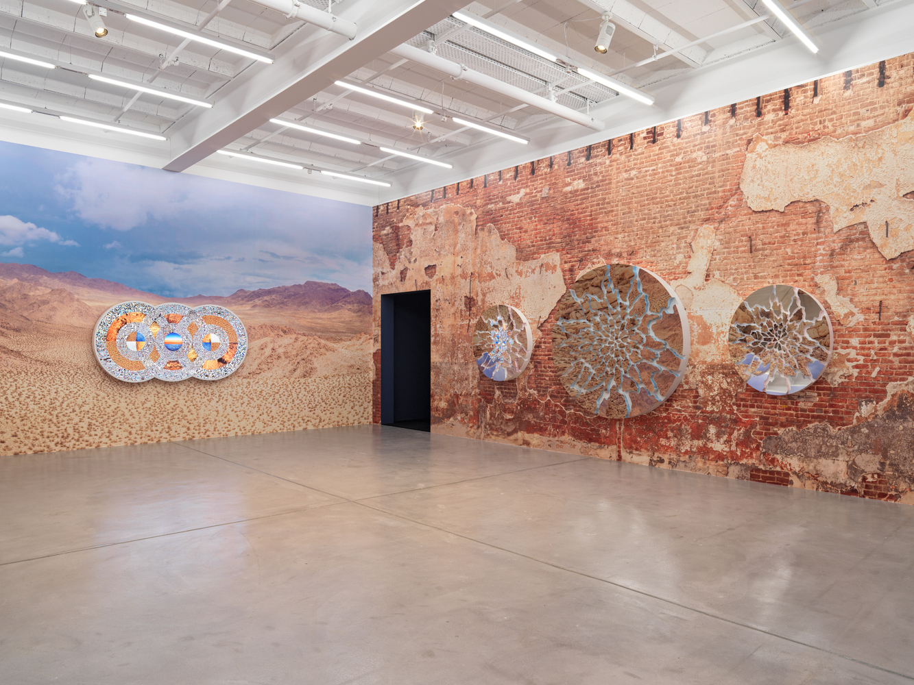 Installation view, Doug Aitken, HOWL, Galerie Eva Presenhuber, Maag Areal, Zurich, 2023
