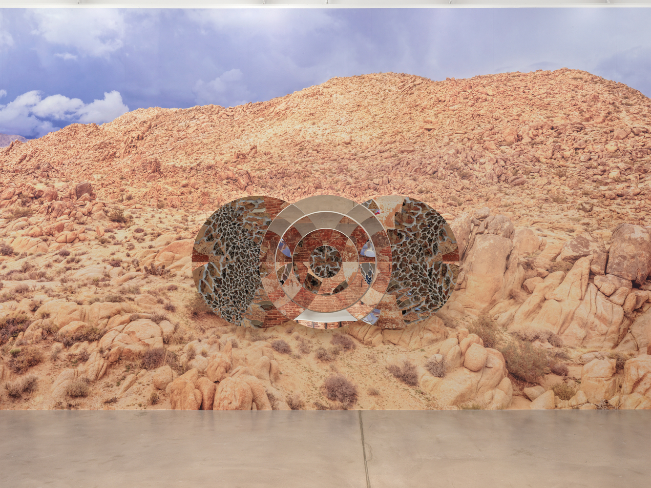 Installation view, Doug Aitken, HOWL, Galerie Eva Presenhuber, Maag Areal, Zurich, 2023