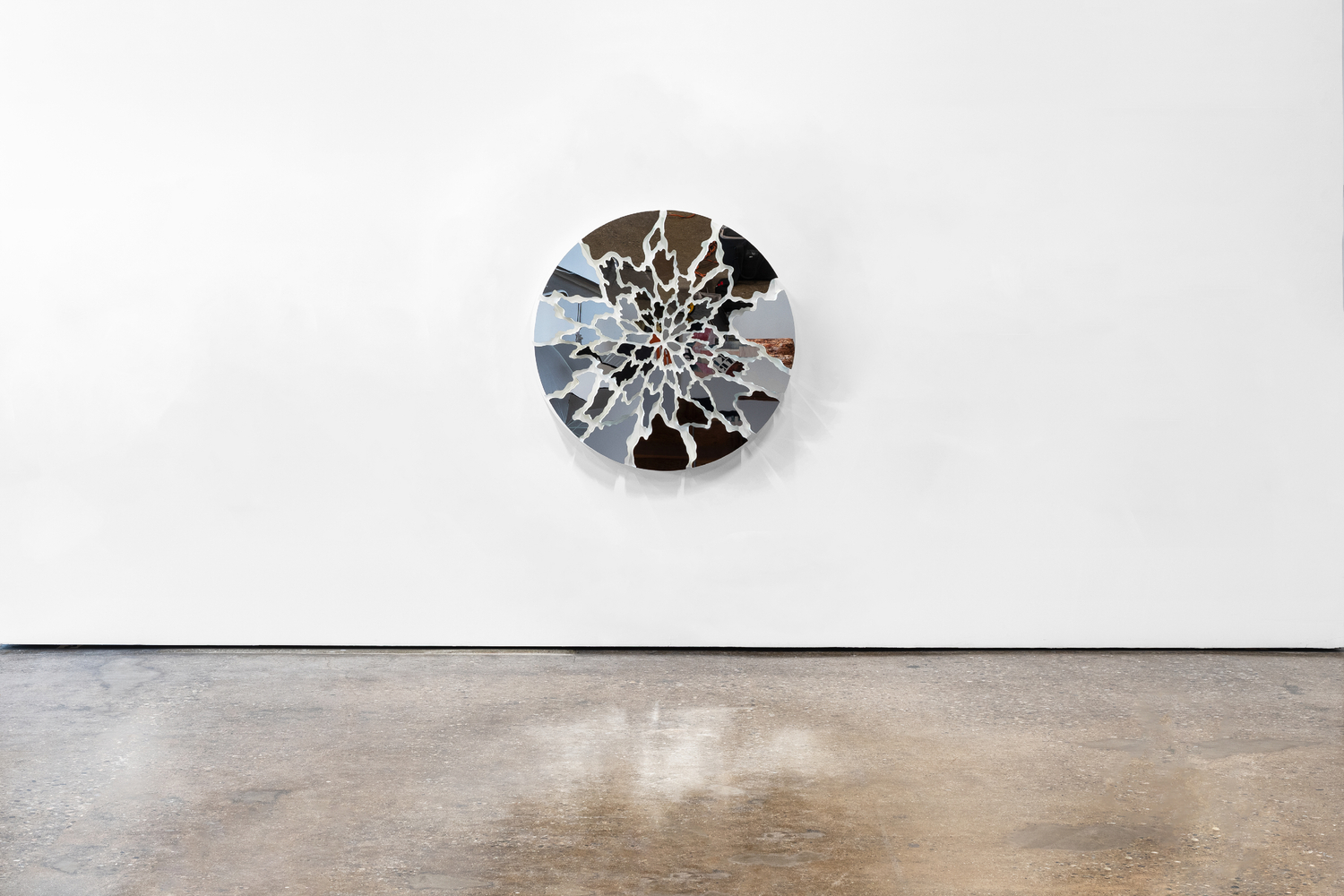 DOUG AITKEN
Terra (camouflage 2707-169C)
2023
Wood, polished stainless steel, paint
Unique
&amp;oslash; 117 x 12.5 cm / &amp;oslash; 46 x 5 in
AITKE58032