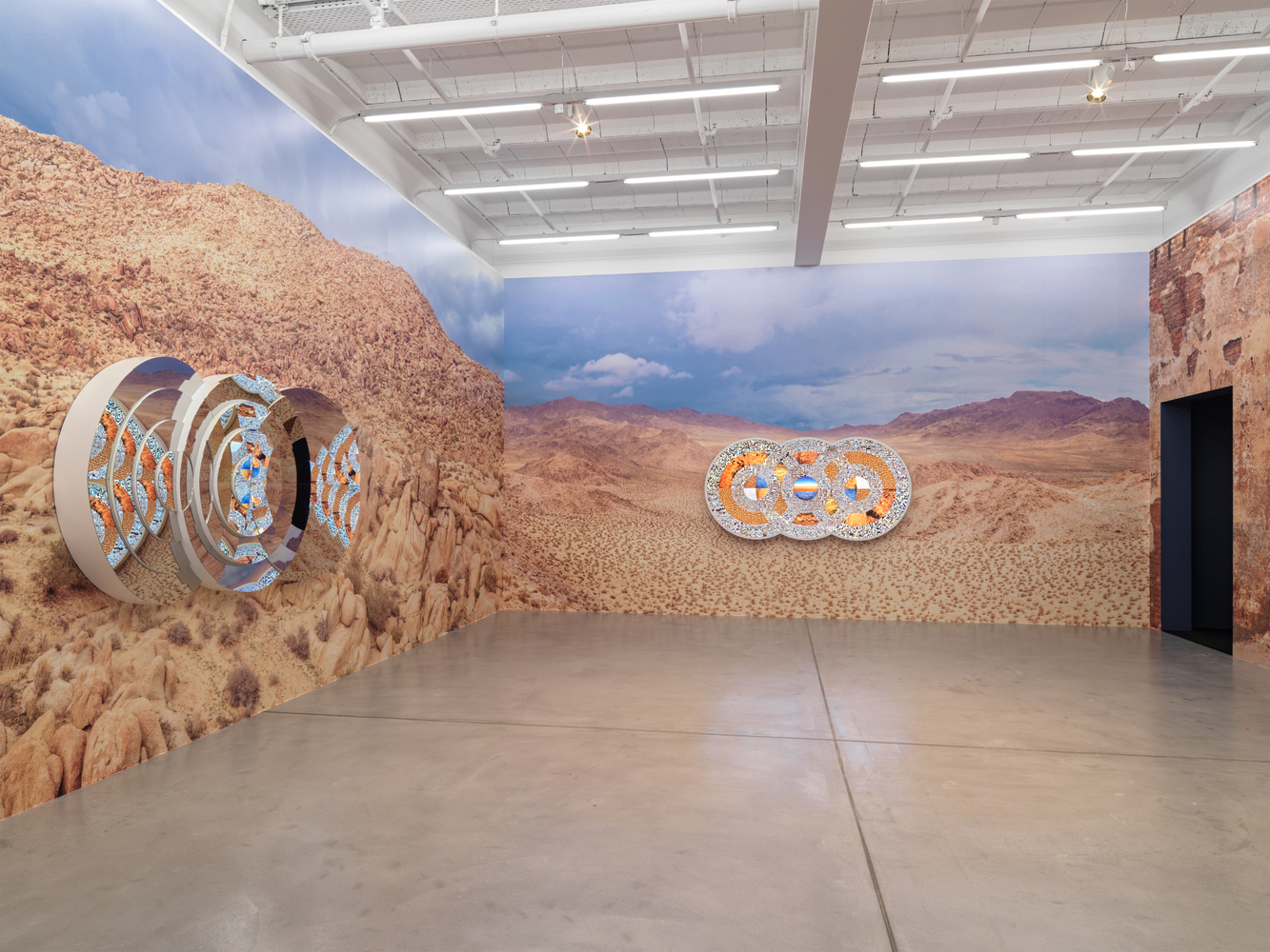 Installation view, Doug Aitken, HOWL, Galerie Eva Presenhuber, Maag Areal, Zurich, 2023
