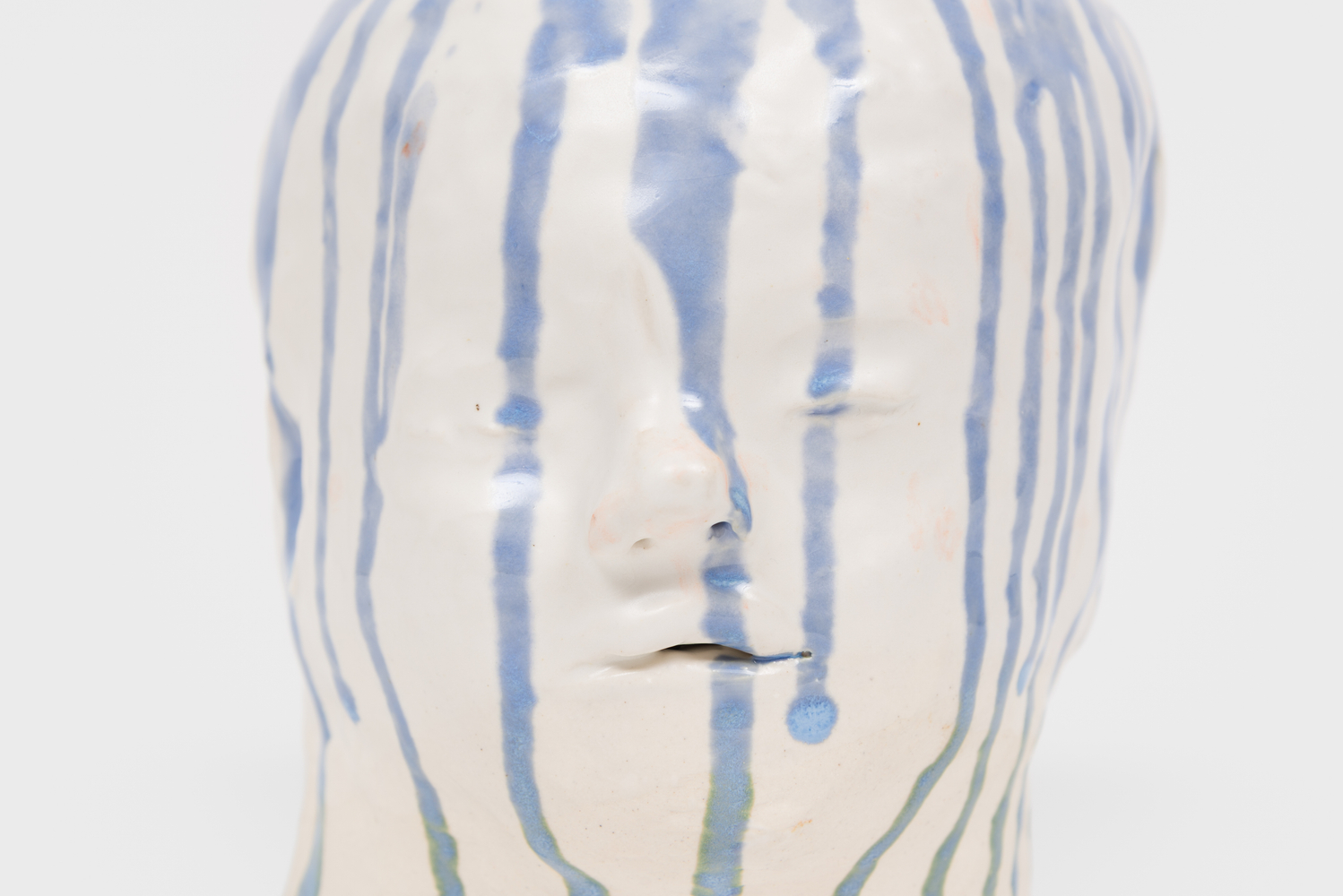 Judy Glantzman
Blue Drips, 2025
7 x 6 x 8 ins.
17.8 x 15.2 x 20.3 cm
(Glantzman-065)
