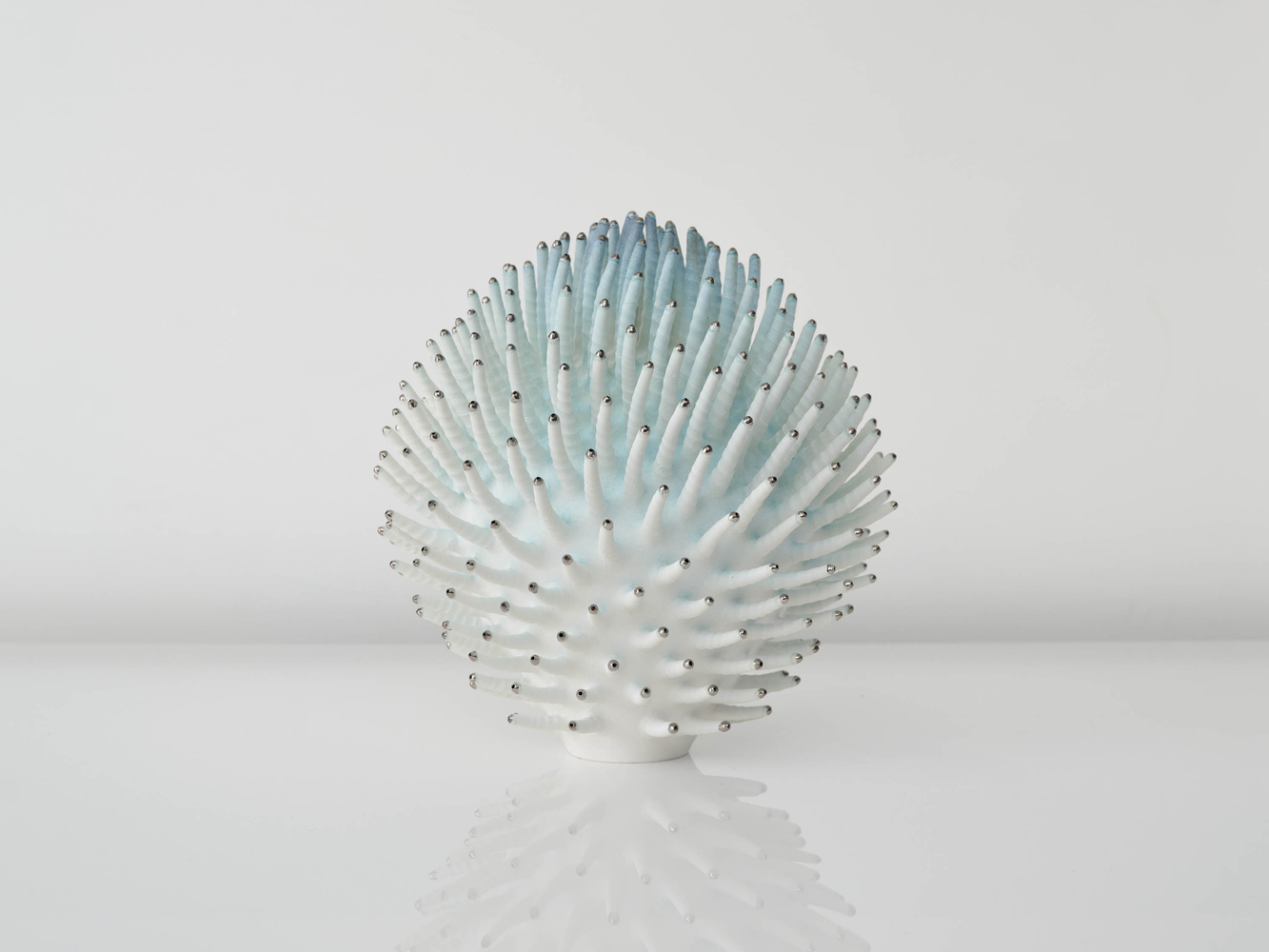 EVA ZETHRAEUS

Turquoise Calliandra with Platinum Details, 2025

Glazed porcelain, platinum

15&amp;quot; H x 13.75&amp;quot; Dia.