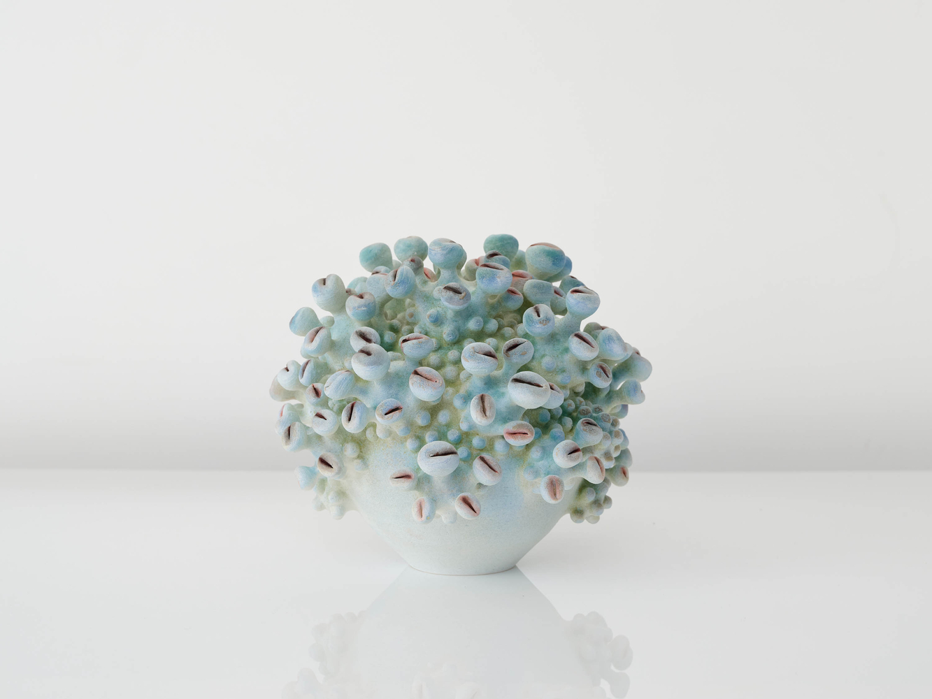 EVA ZETHRAEUS

Pale Green Cluster with Red Details, 2025

Glazed porcelain

11.75&amp;quot; H x 13&amp;quot; Dia.