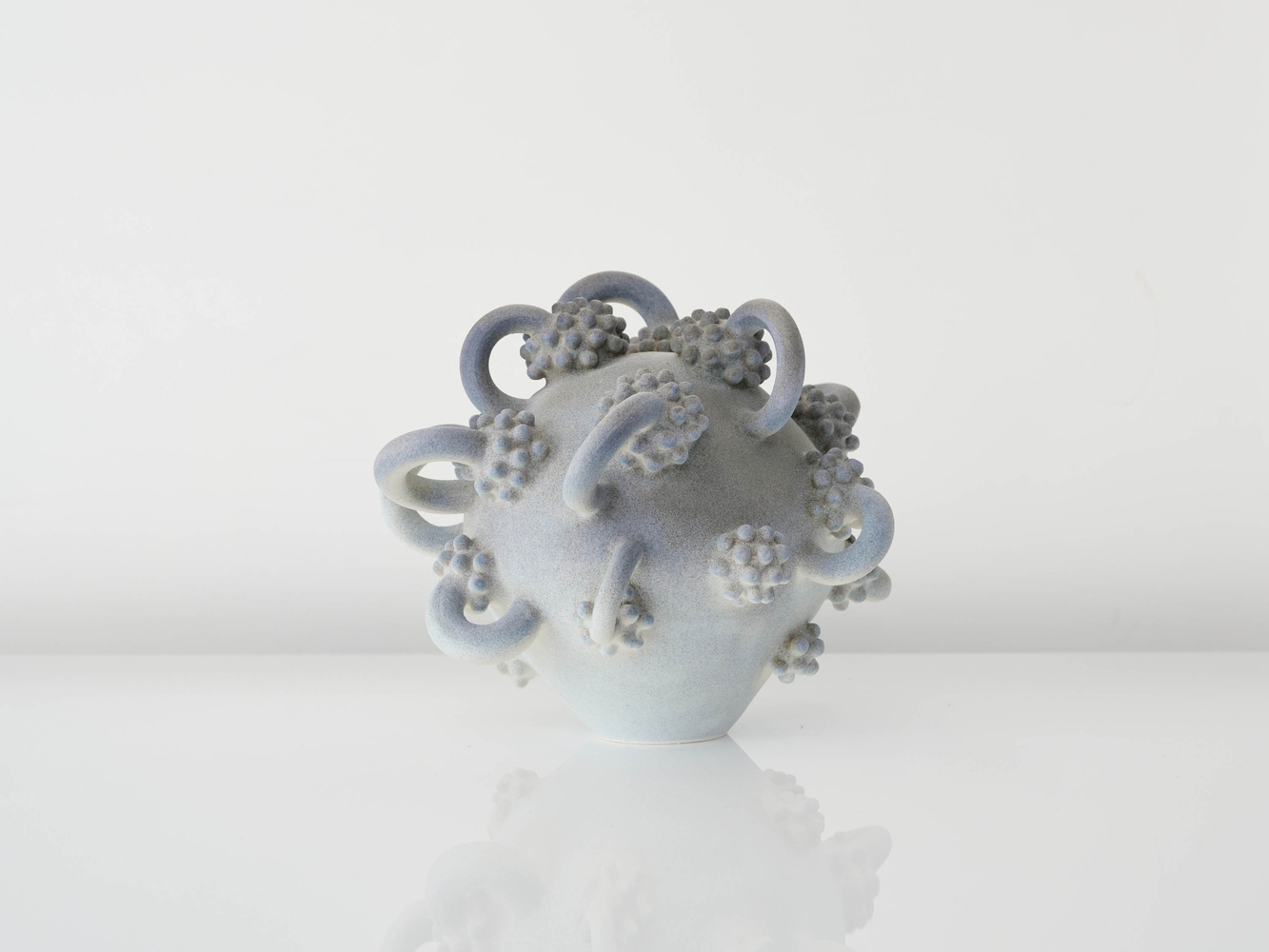 EVA ZETHRAEUS

Blue Gray Helix Cluster, 2026

Glazed porcelain

13.75&amp;quot; H x 15&amp;quot; W x 13.75&amp;quot; D