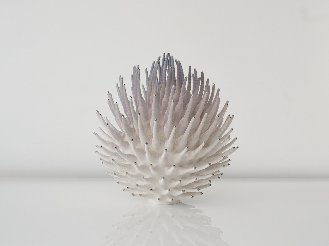 EVA ZETHRAEUS

Lavender Calliandra with Platinum Details, 2025

Glazed porcelain, platinum

17.75&amp;quot; H x 15.75&amp;quot; Dia.