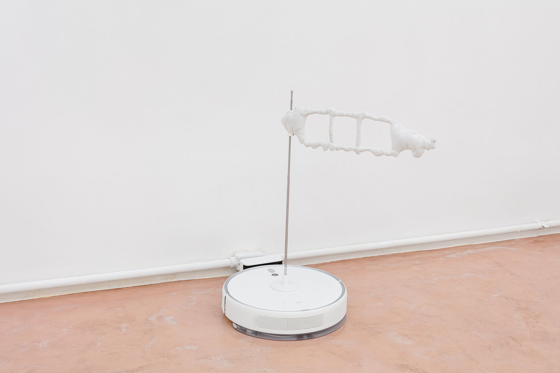 Ana Linnemann, Duchampiana (A fita que amarra o buquê), 2022