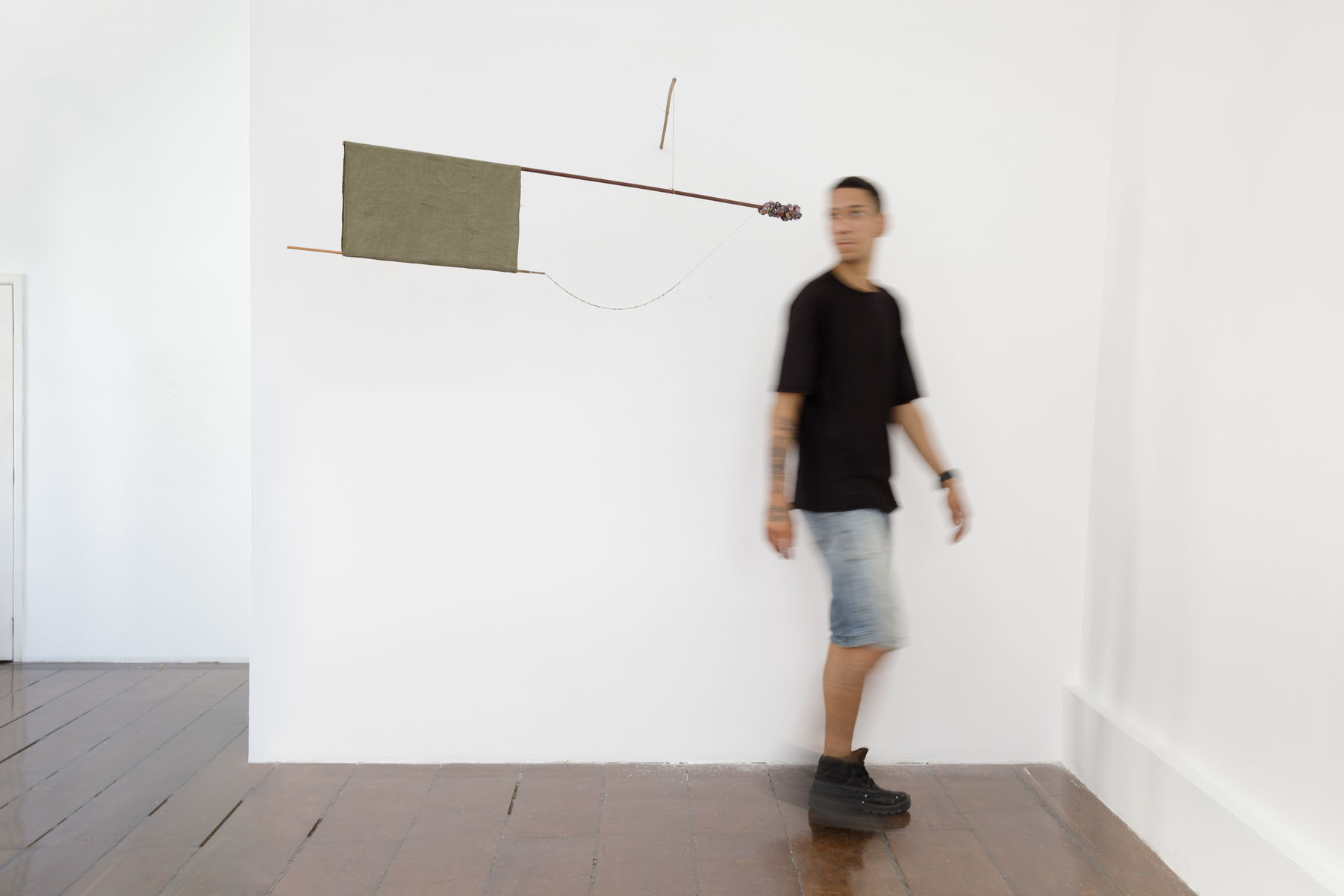 João Modé, Móbile com pedras, 2022