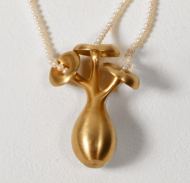 Maria Nepomuceno, e Antonio Bernardo Microcosmos 7 Obra Colar Vaso Com Três Bocas, 2015