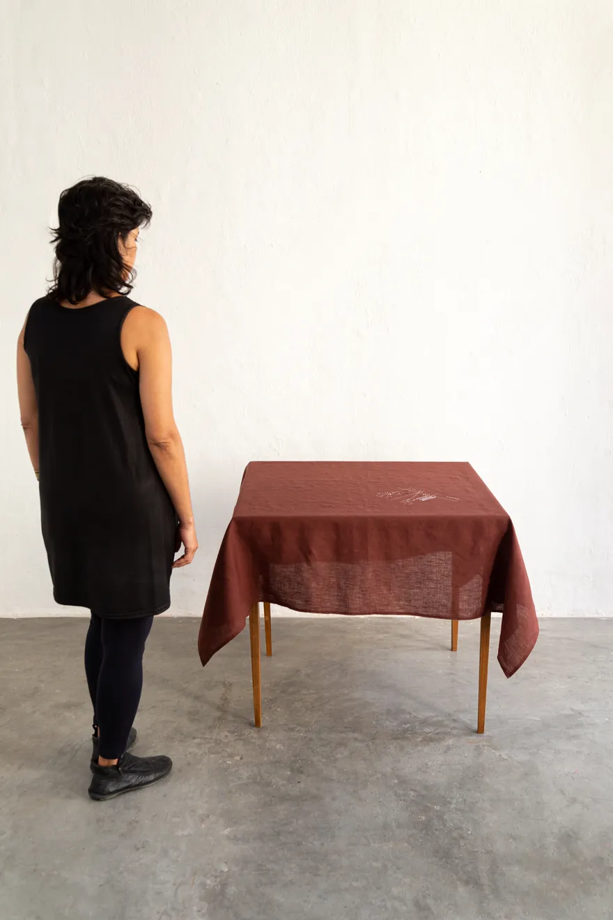 Renata Lucas, Os modos à mesa (mitológicas 3), 2020