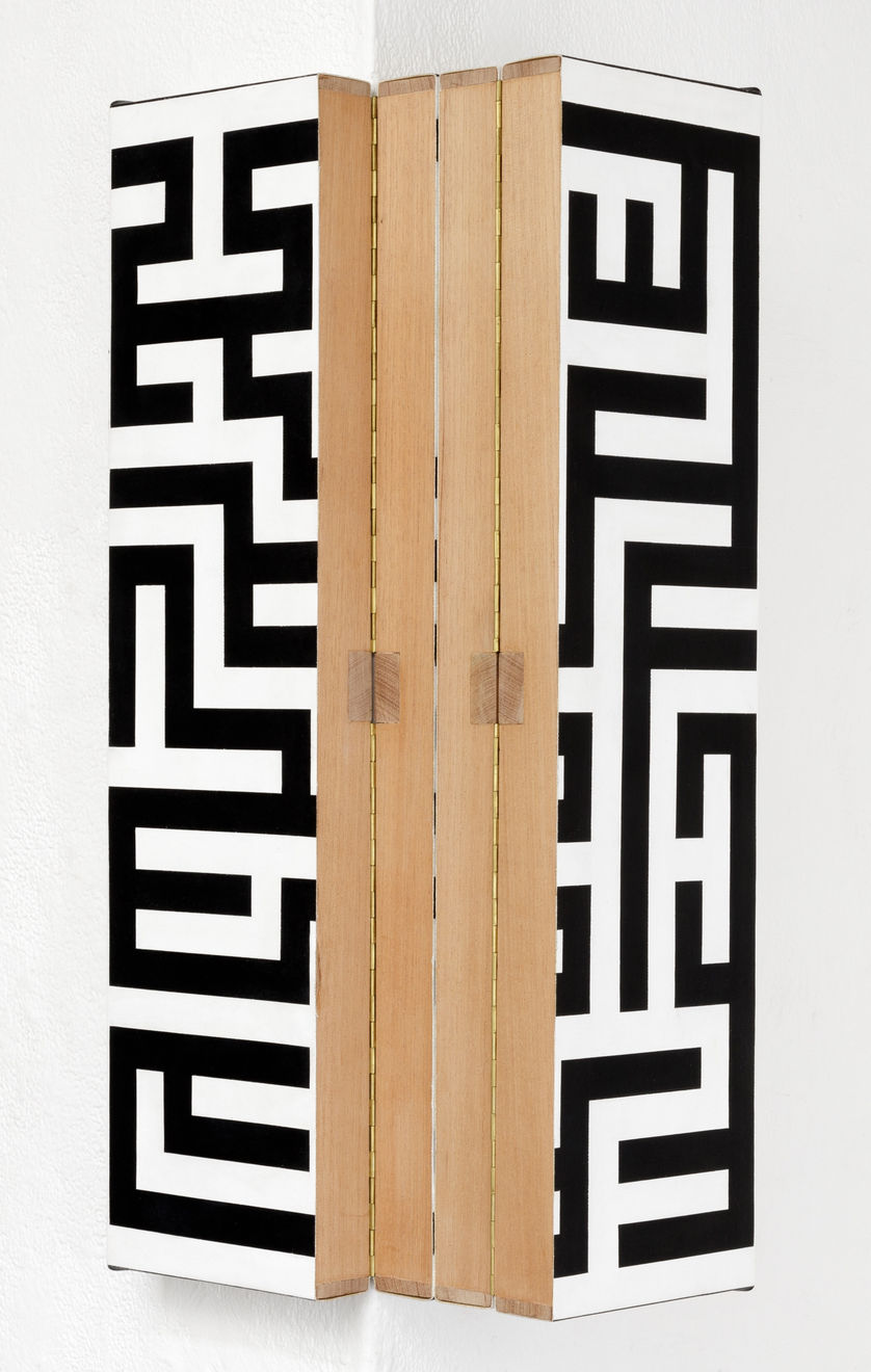 Ana Linnemann, Pintura-sem-saida (convexa com labirinto) 7 [Dead-end-painting (convex with labyrinth) #7], 2022