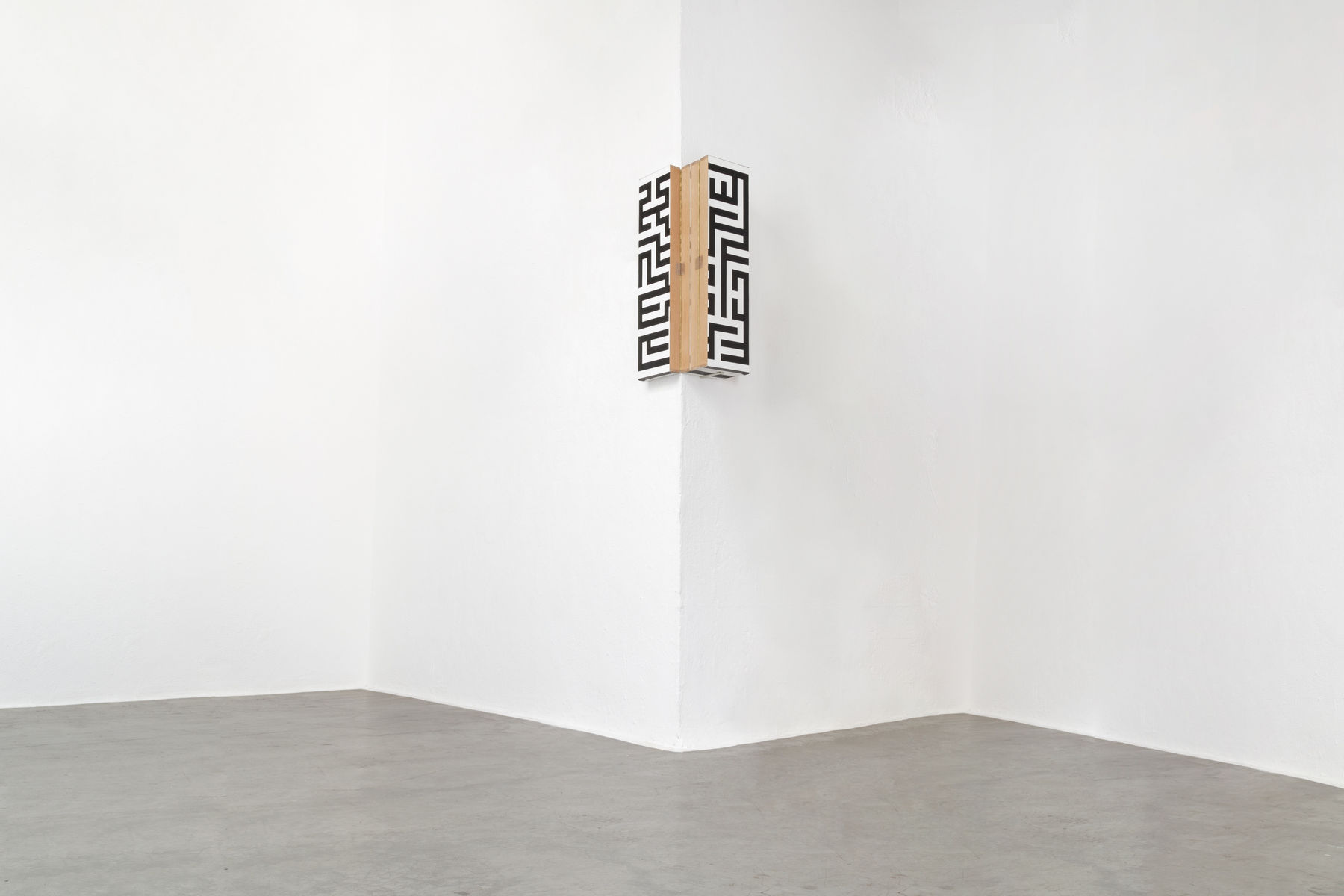 Ana Linnemann, Pintura-sem-saida (convexa com labirinto) 7 [Dead-end-painting (convex with labyrinth) #7], 2022