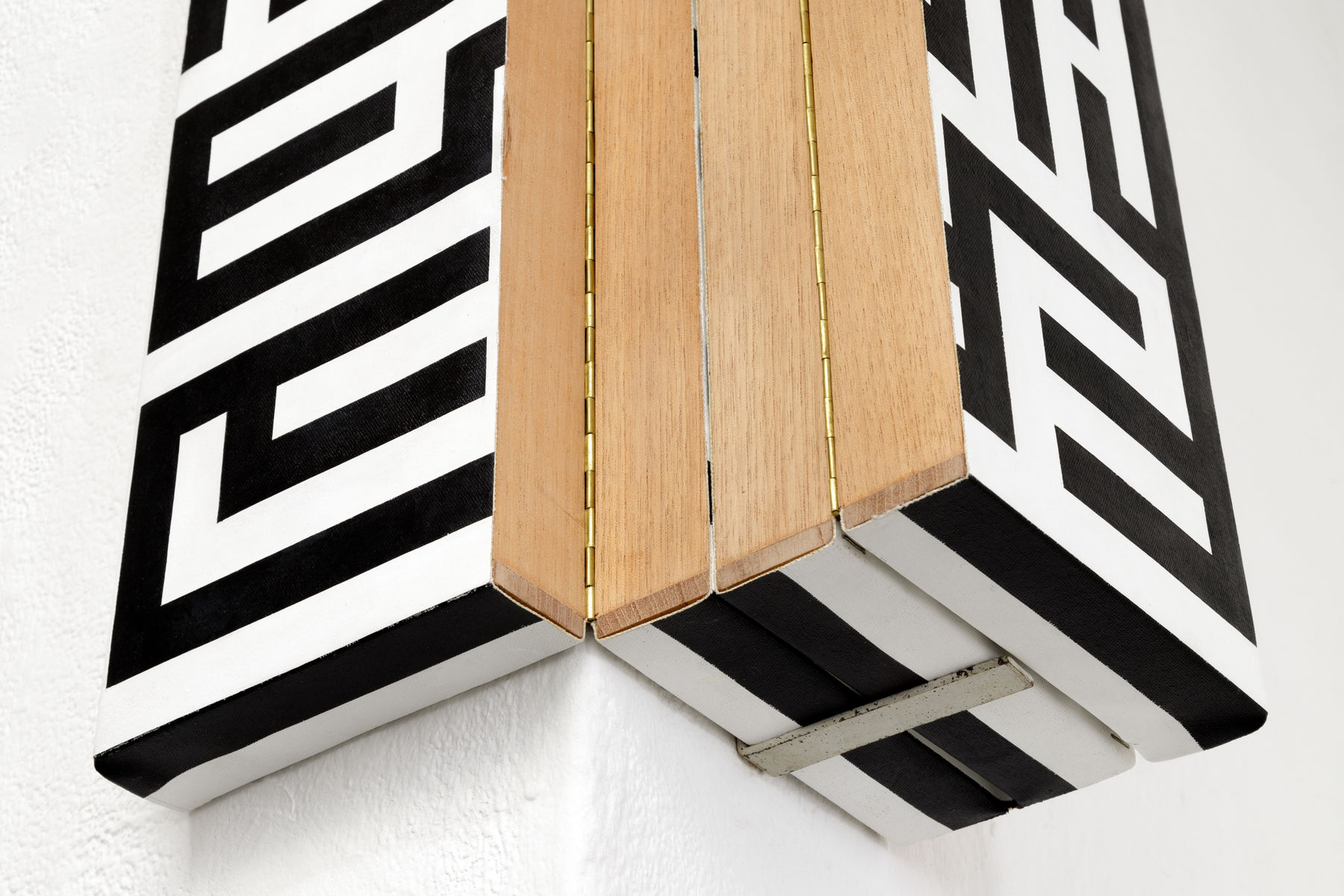 Ana Linnemann, Pintura-sem-saida (convexa com labirinto) 7 [Dead-end-painting (convex with labyrinth) #7], 2022