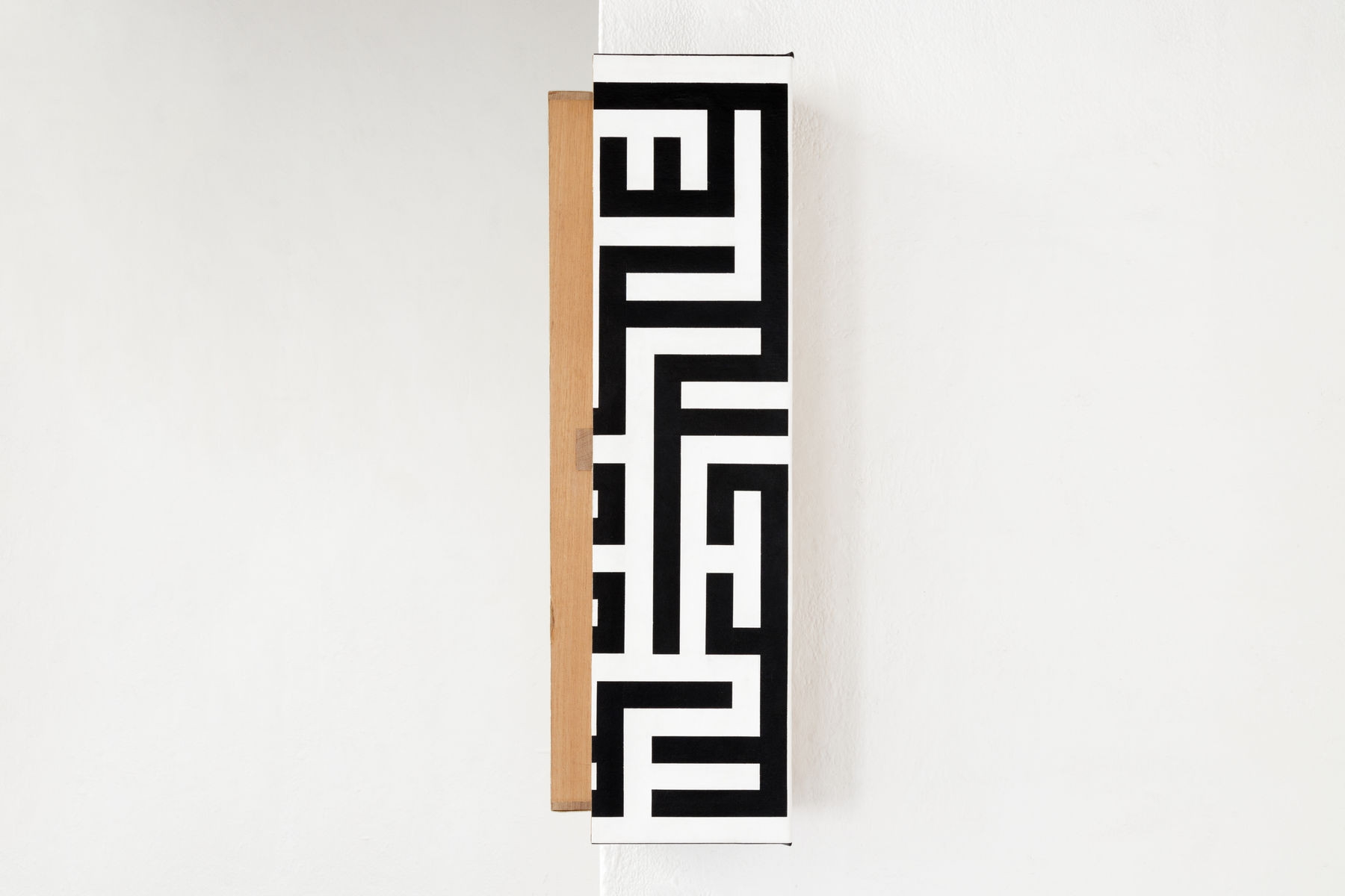 Ana Linnemann, Pintura-sem-saida (convexa com labirinto) 7 [Dead-end-painting (convex with labyrinth) #7], 2022