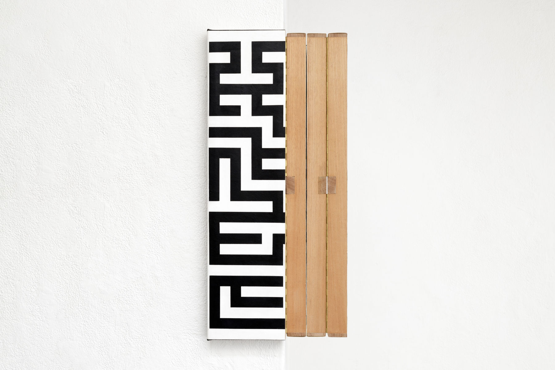 Ana Linnemann, Pintura-sem-saida (convexa com labirinto) 7 [Dead-end-painting (convex with labyrinth) #7], 2022