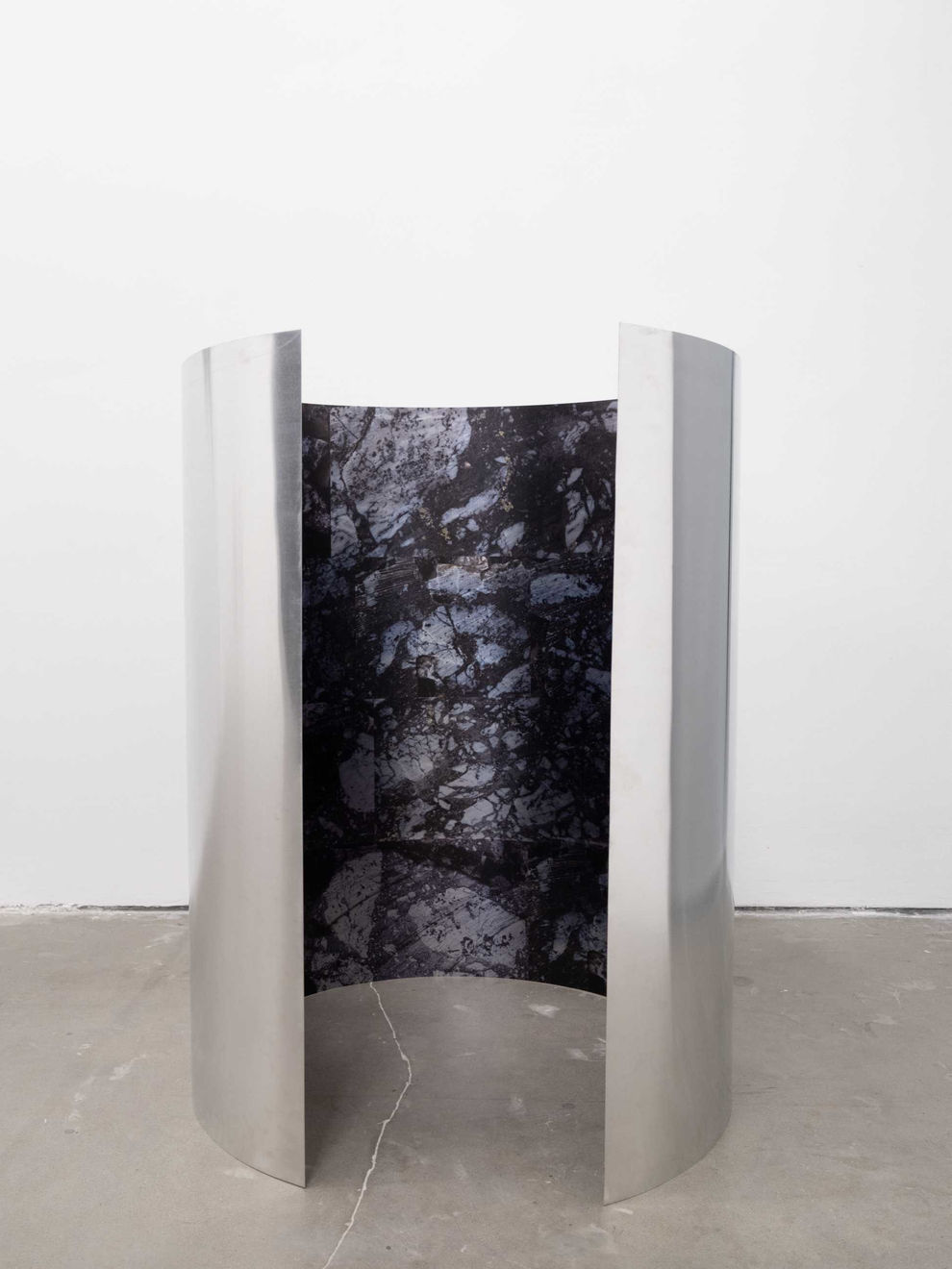 陈萧伊 Chen Xiaoyi, 荒壳心事 Those Meander Worries in Barren Shell Series, 2020-21