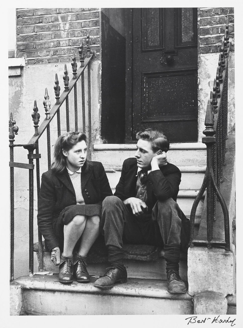 Bert Hardy, On the Front Steps, Elephant and Castle, London, 1948