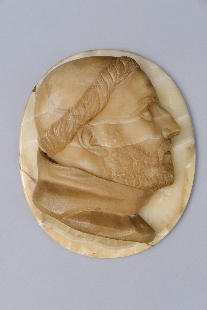 Rome, Pair of cameos in Alabastro fiorito, XIX century