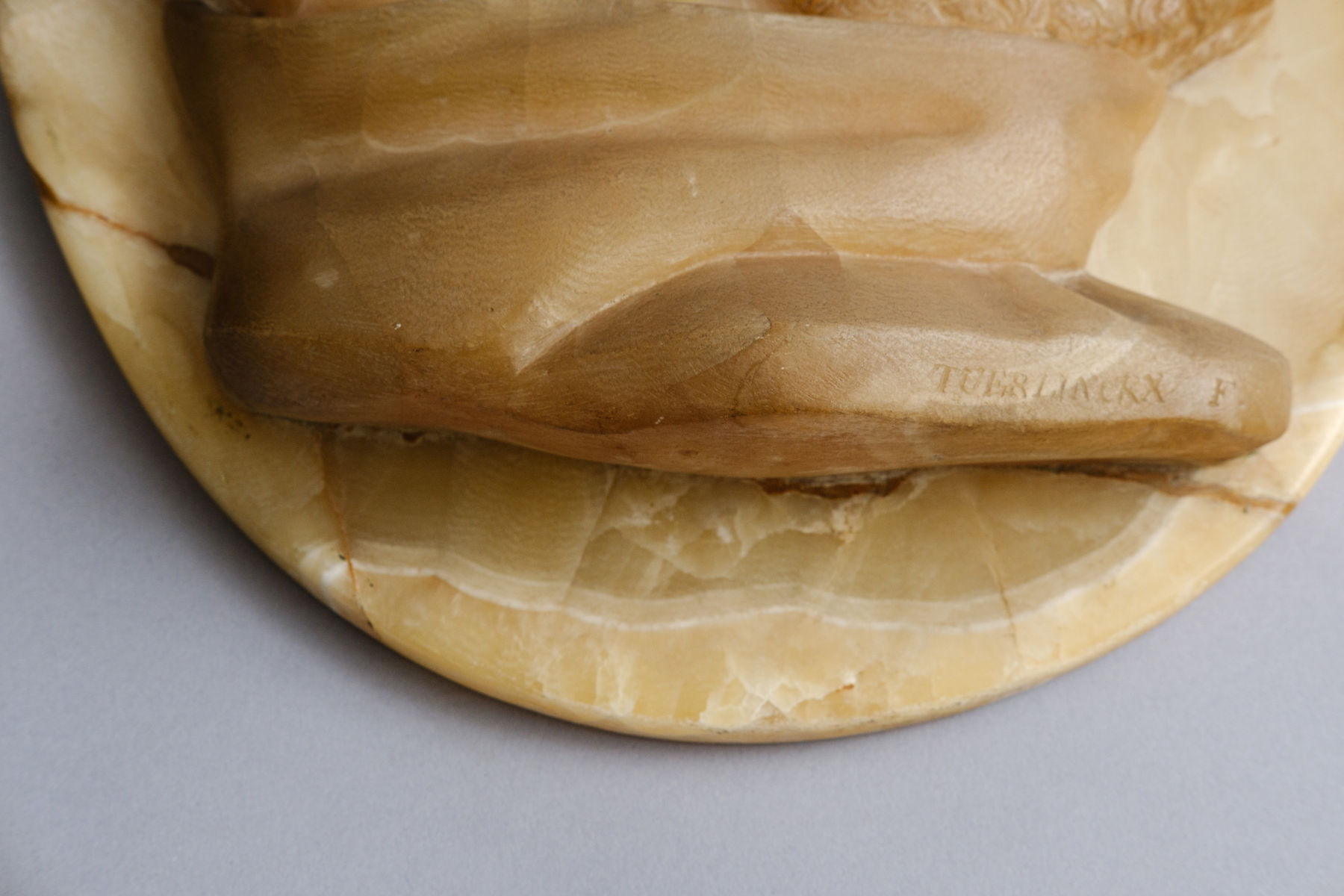 Rome, Pair of cameos in Alabastro fiorito, XIX century