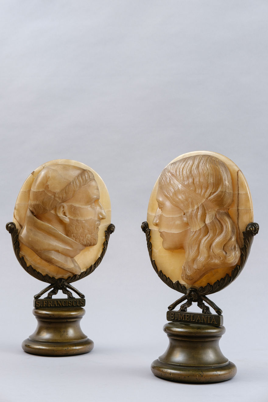 Rome, Pair of cameos in Alabastro fiorito, XIX century