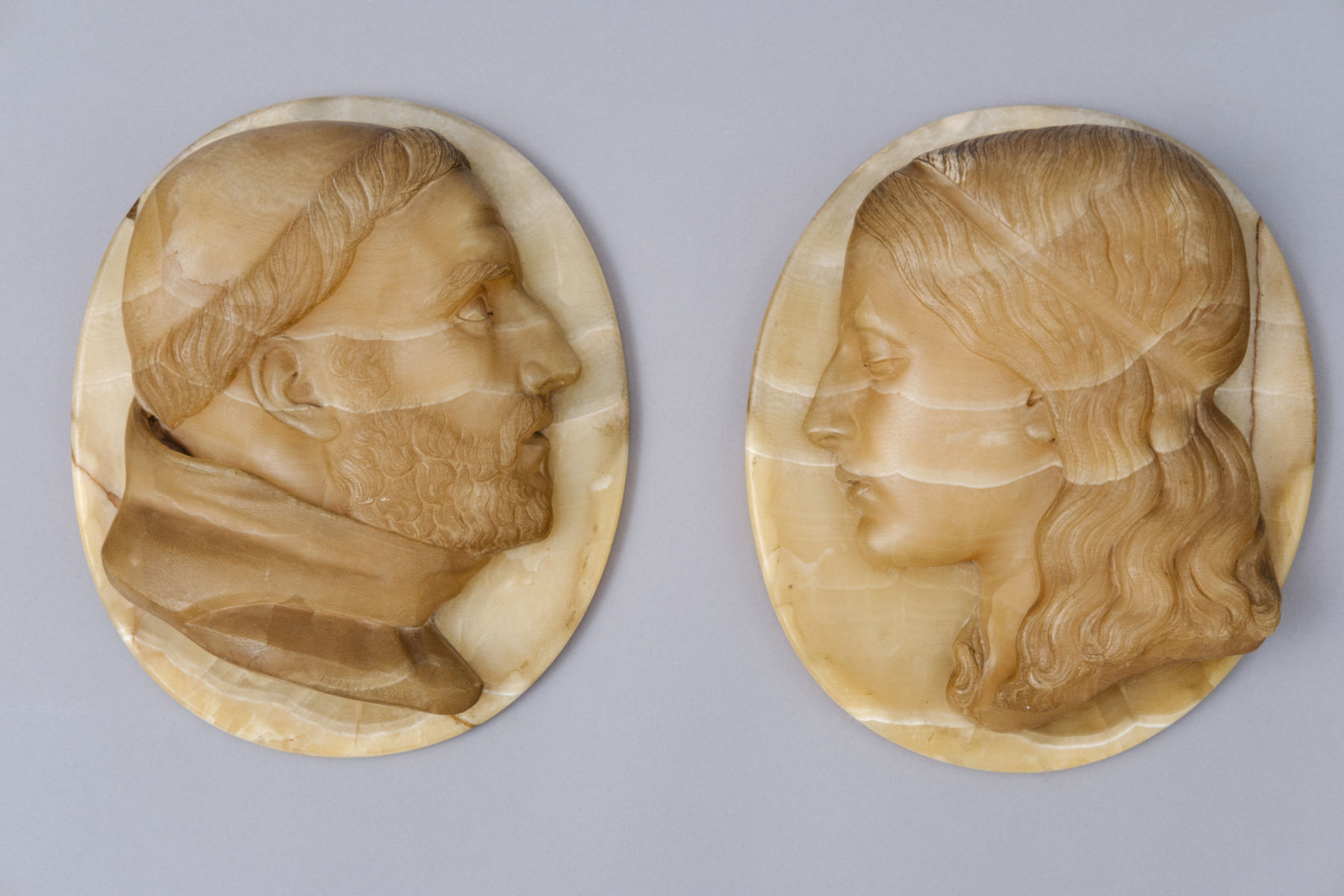 Rome, Pair of cameos in Alabastro fiorito, XIX century