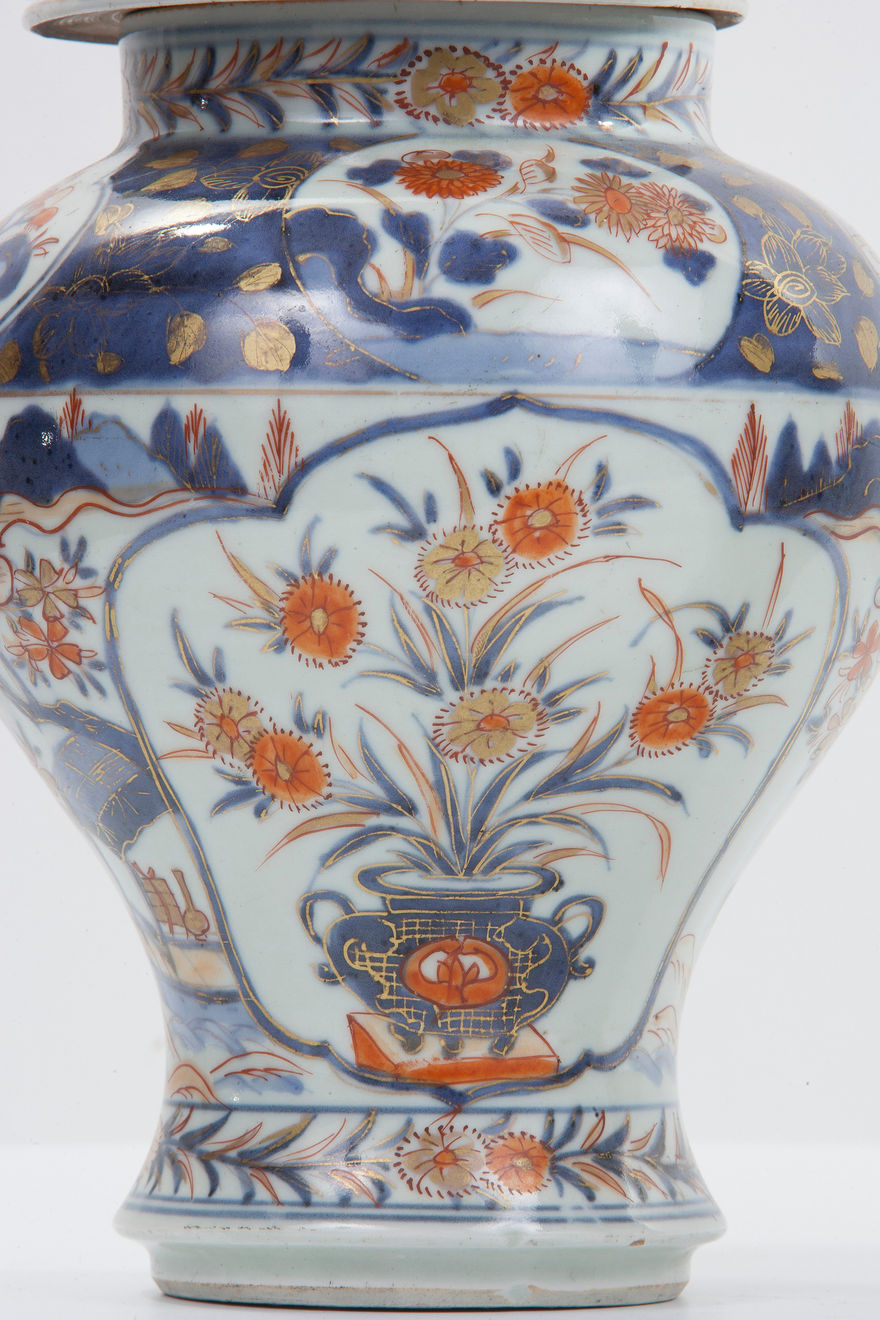 pair of Potiches, Imari XIX century