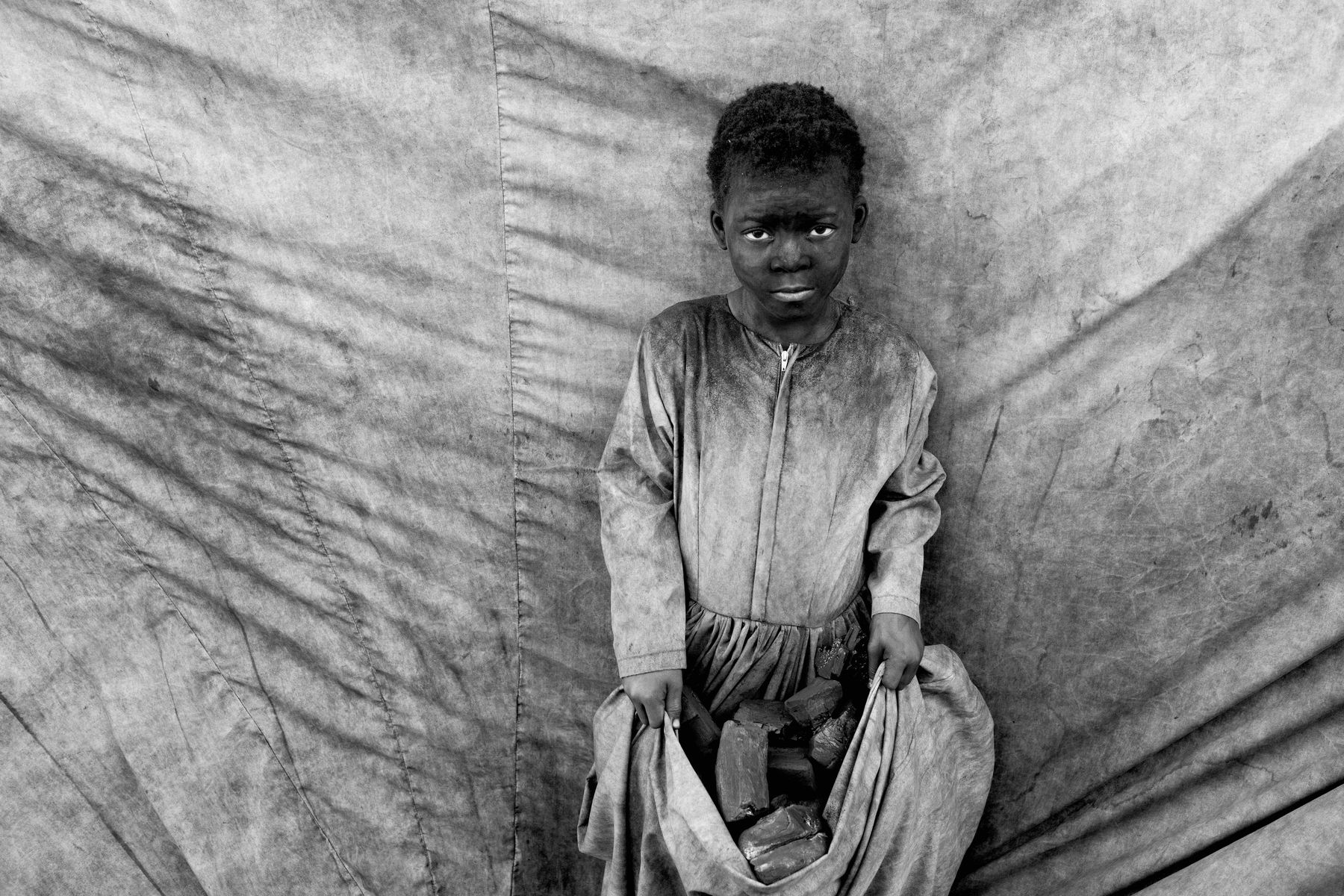 Mário Macilau, Untitled (Carvão), 2020