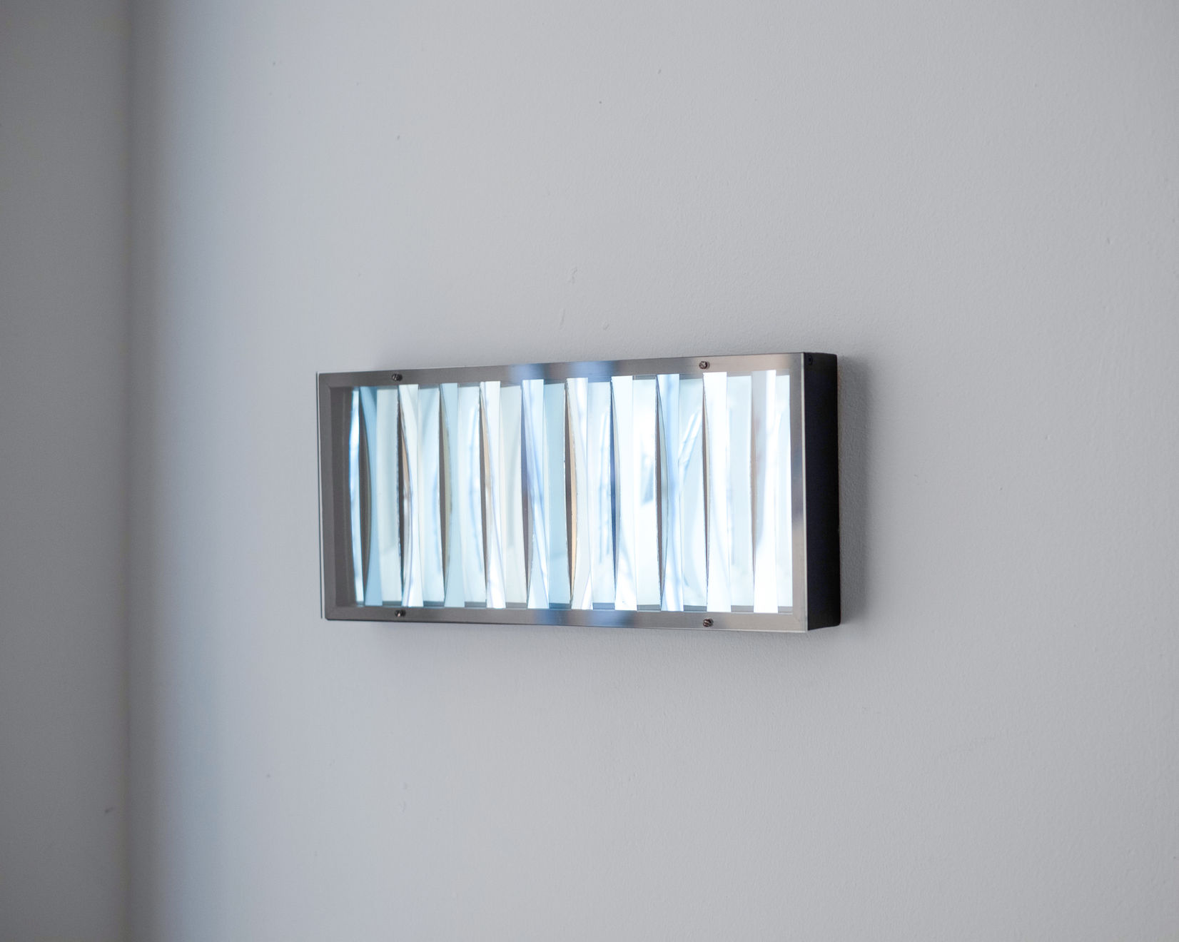 Adolf Luther, Spiegelobjekt (blaue Streifen), 1976