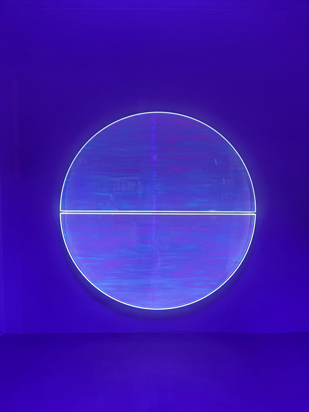 Regine Schumann, colormirror innerlight orange grooves mieres, 2023