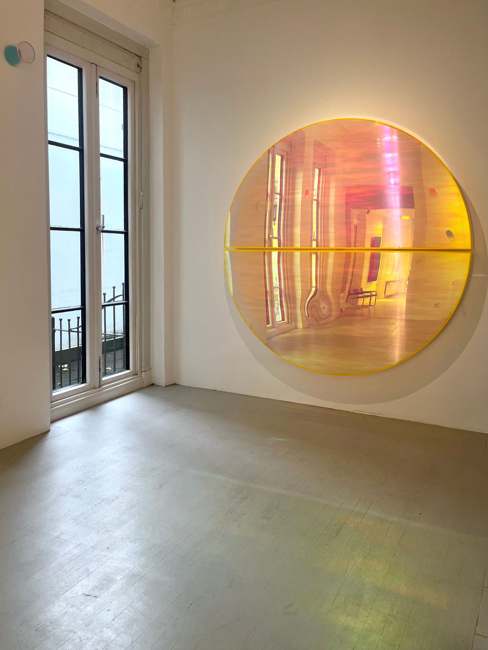 Regine Schumann, colormirror innerlight orange grooves mieres, 2023