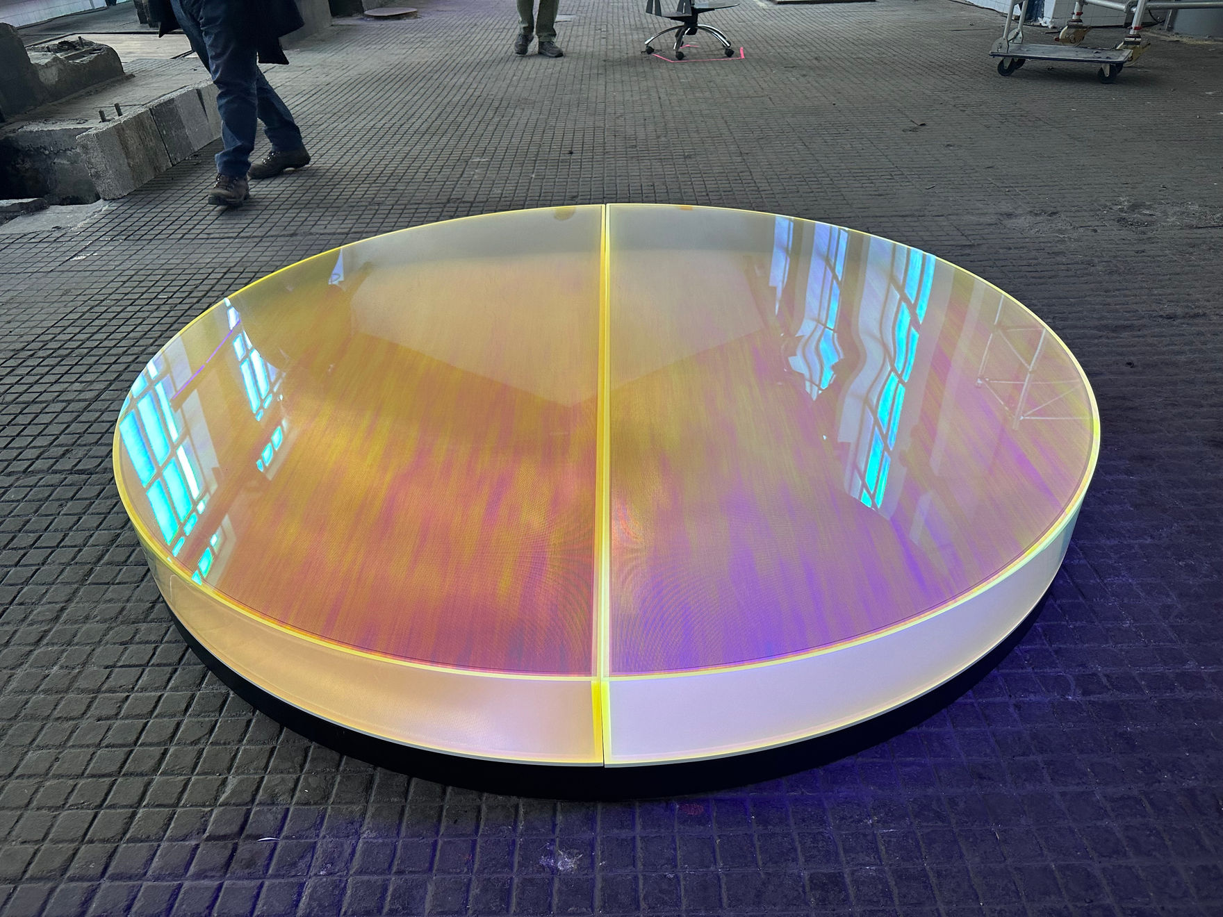 Regine Schumann, colormirror innerlight orange grooves mieres, 2023