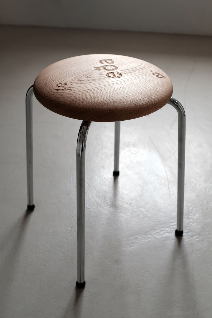 KRISTINN E. HRAFNSSON, AF EÐA Á / ON OR OFF