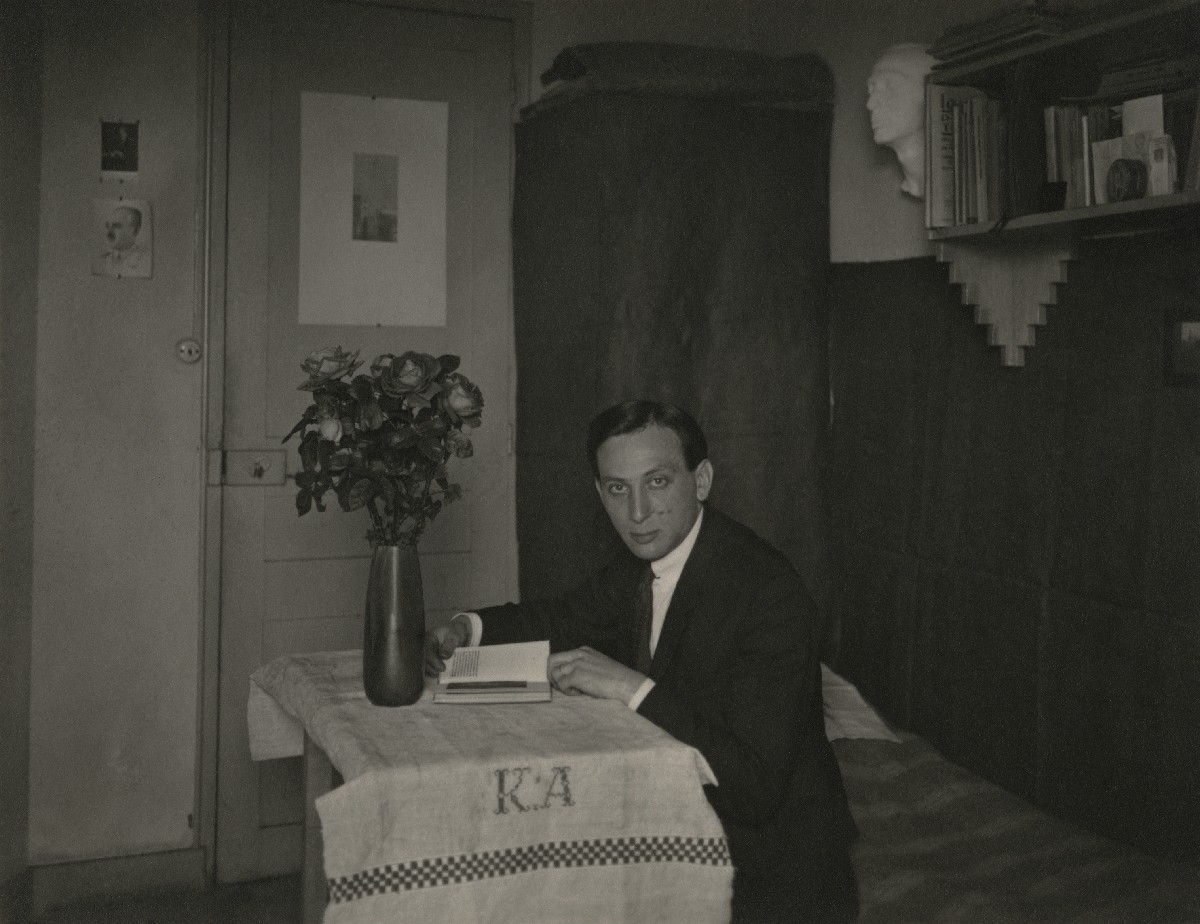 Andre Kertesz, Andre Kertesz at table with flowers, Paris, 1927