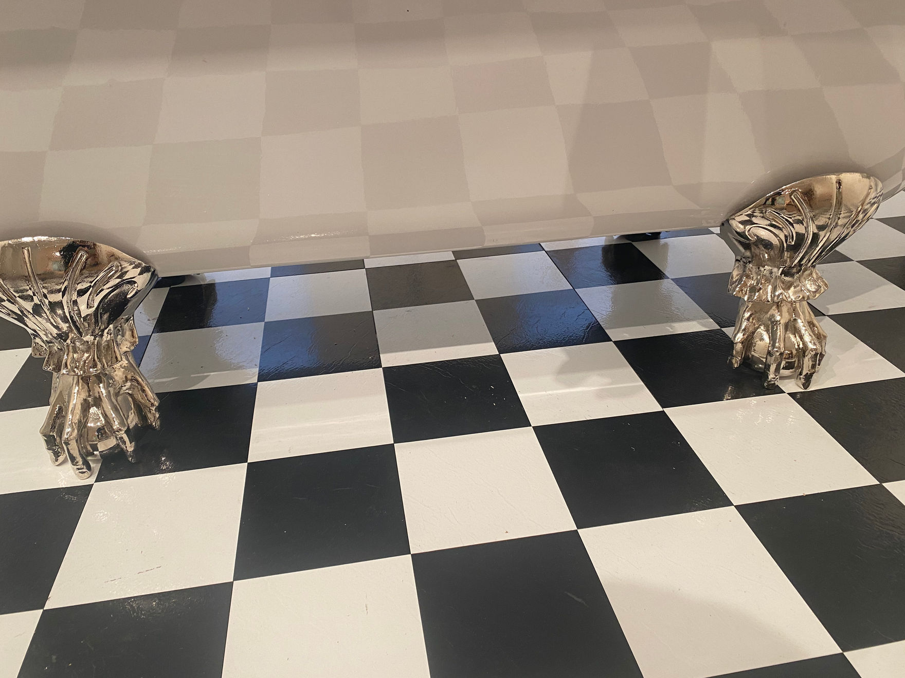 Alma Berrow, Hands held high, 2023