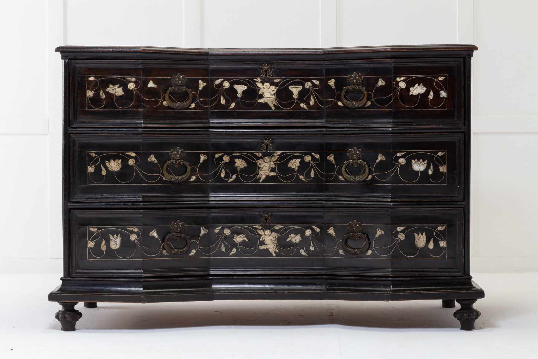 Important Early 18th Century Italian Inlaid Chest of Drawers