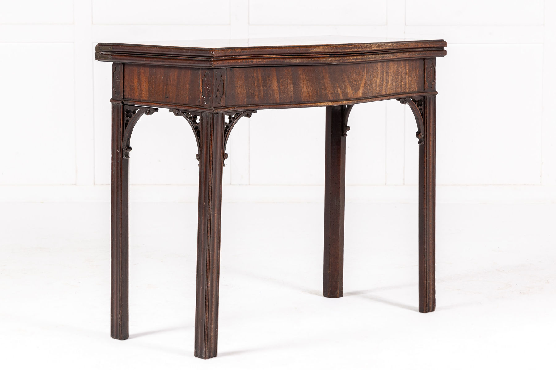 18th Century George III English Mahogany Serpentine Tea Table