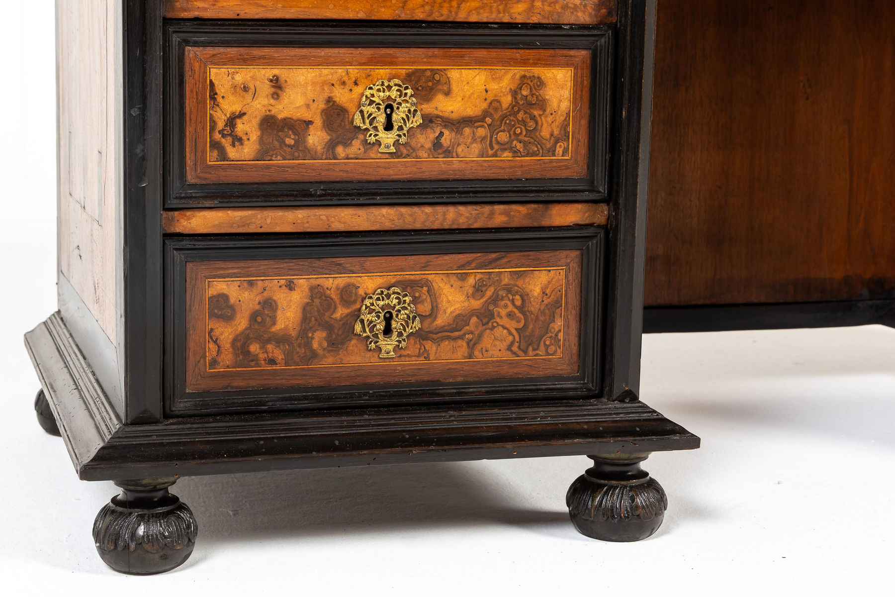18th Century Italian Burr Mulberry Kneehole Desk