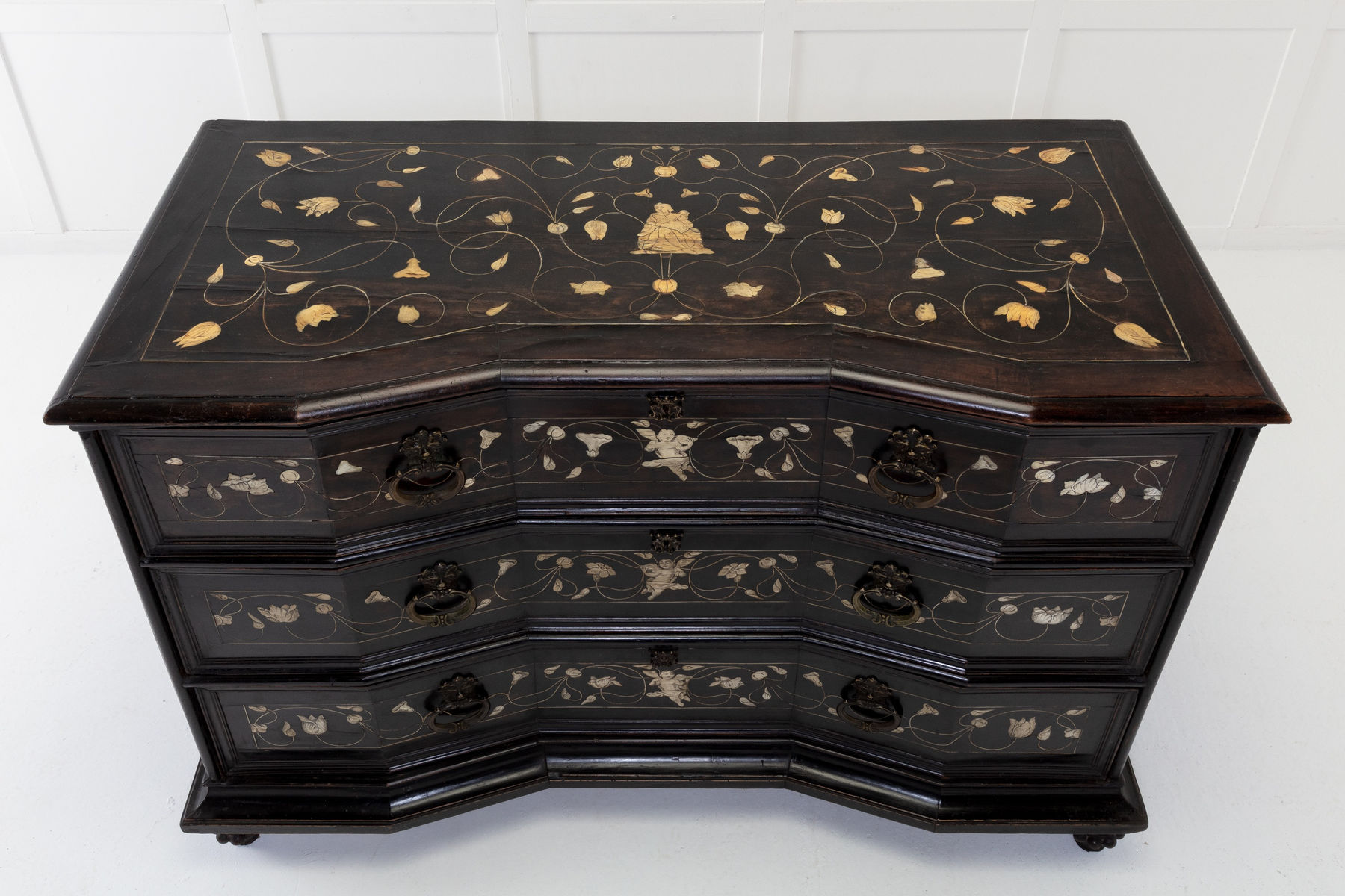 Important Early 18th Century Italian Inlaid Chest of Drawers