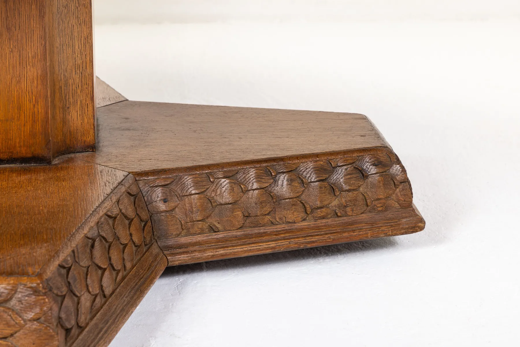 Large Mid-19th Century Celtic Revival Oak Octagonal Tilt Top Centre Table