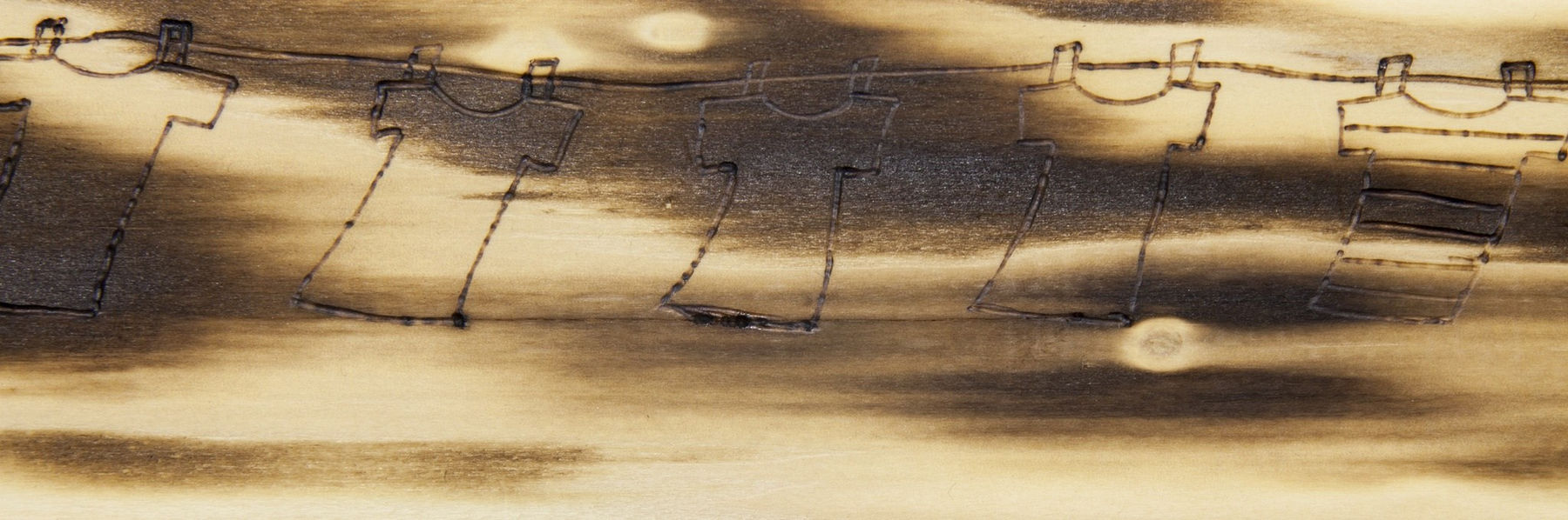 Miriam Laura Leonardi, It's a pity she hung up the t-shirts and they caught fire & Bauchladen III (und vor allem fehlt es an Brot), 2016