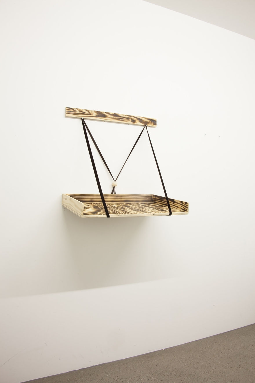 Miriam Laura Leonardi, It's a pity she hung up the t-shirts and they caught fire & Bauchladen III (und vor allem fehlt es an Brot), 2016