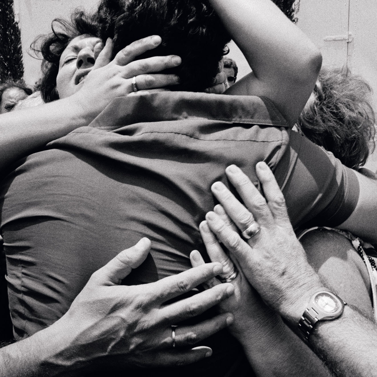 Micha Bar-Am, Freed hostages return from Entebbe reunited with their families, Ben-Gurion airport, 1976