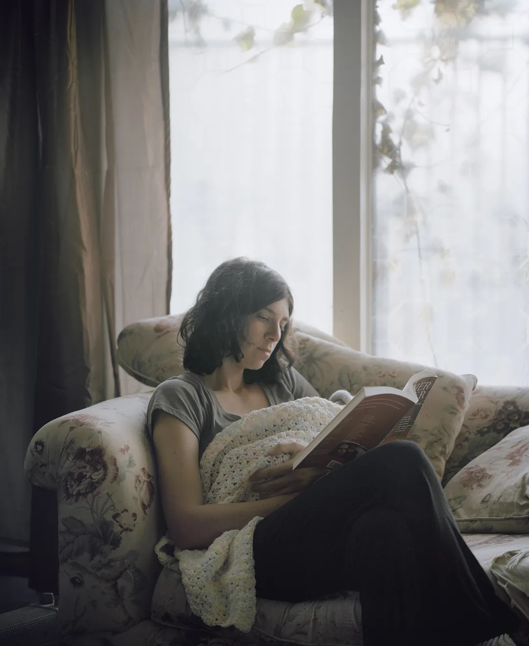 Carrie Schneider, Katie reading Moyra Davey (Mother Reader, 2001) from the series Reading Women (2012-2014), 2014