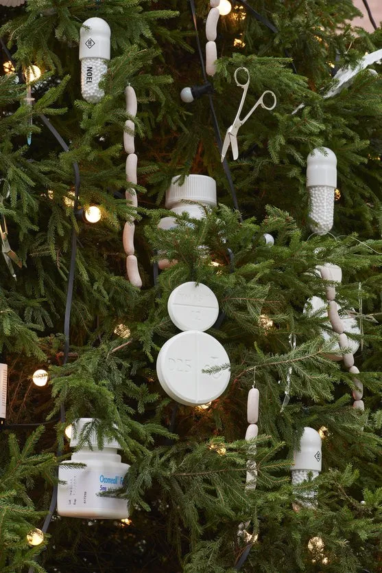 Damien Hirst, Ding Dong Merrily on-high., 2015