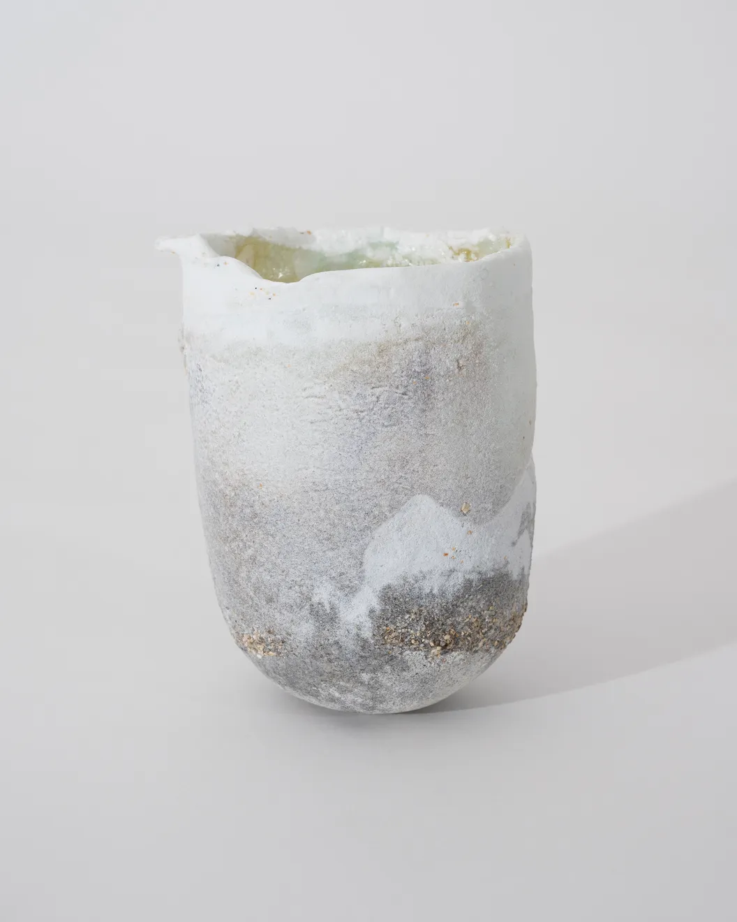Masaomi Yasunaga, 砕 / crumbling, 2019