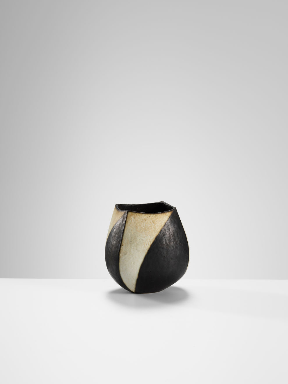 John Ward, Black and White Pot